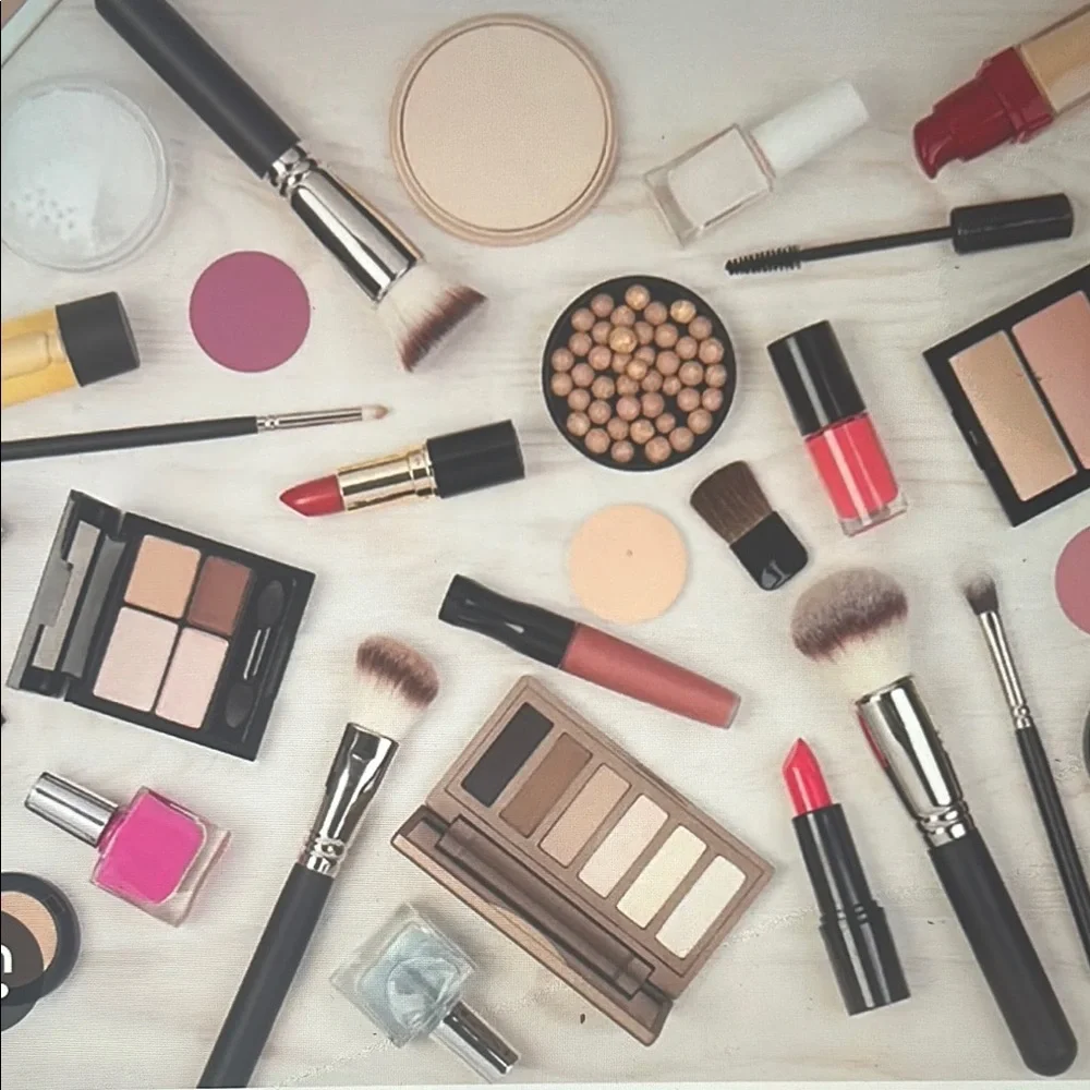Assorted Makeup Misc Live Show listing. - Picture 1 of 1